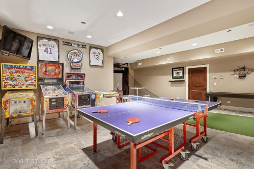 6403 Garfield Ave, Willowbrook IL  60527-5237 exterior