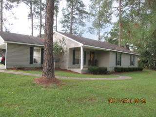 708 Crescent Cir, Douglas, GA 31533-1635