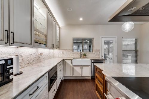 5568 Thunder Bay Dr, Fort Worth TX  76119-8505 exterior