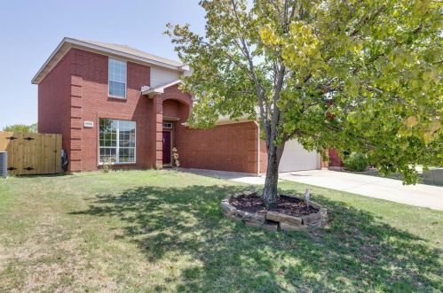2400 Rushing Springs Dr, Fort Worth TX  76118-7759 exterior
