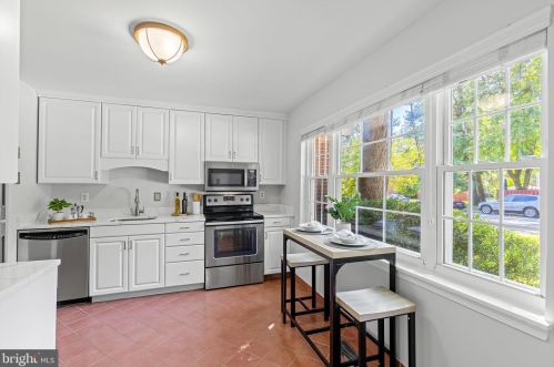 7836 Snead Ln, Falls Church, VA 22043-3510