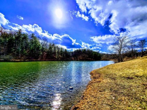 50 Fishhook Ln, Hedgesville, WV 25427-6575