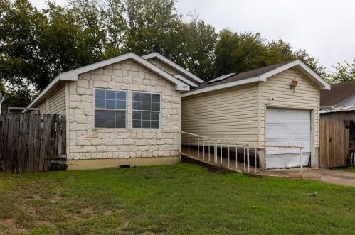 4612 Blue Meadow Dr, Austin TX  78744-5075 exterior