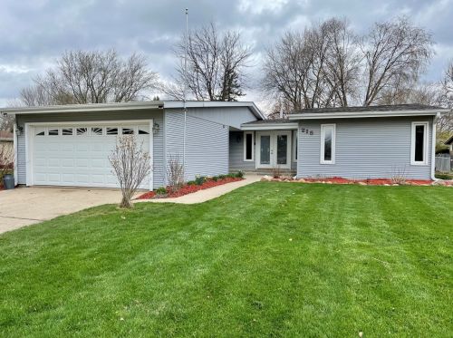 215 School Ave, Hillcrest, IL 61068-1706