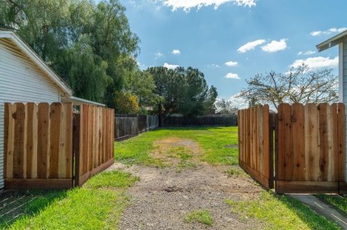 1645 Canal Farm Ln, Los Banos CA 93635-4405 exterior