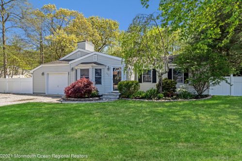 425 Cedar Dr, Lacey Township, NJ 08734-2611
