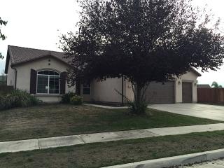 2435 La Vida Ave, Visalia, CA 93292-4441