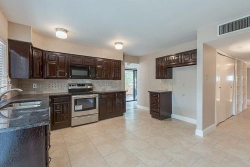 2124 Courtland Cir, Carrollton TX  75007-3243 exterior