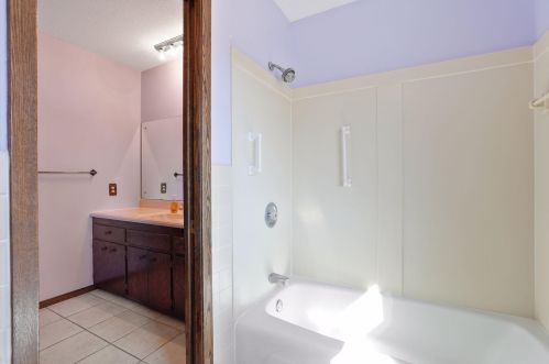 925 Arbogast St, Saint Paul MN  55126-3825 exterior