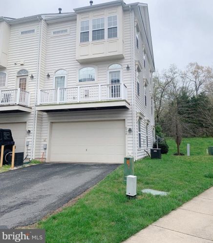 6998 Landseer Dr, Gainesville, VA 20155-4014