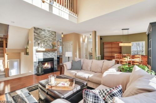 1202 Foxchase Ln, Whippany, NJ
