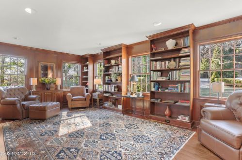 345 Round Hill Rd, Greenwich CT  06831-3303 exterior