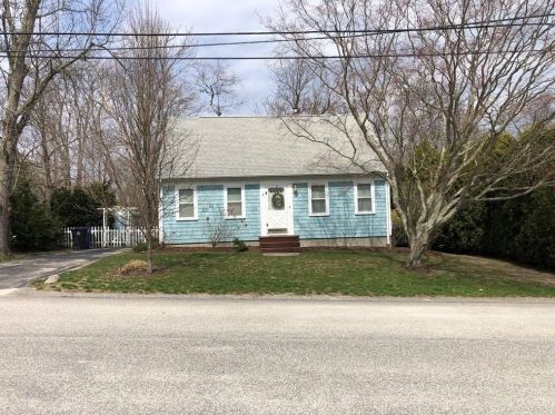 30 Overhill Rd, Warren, RI 02885-2903