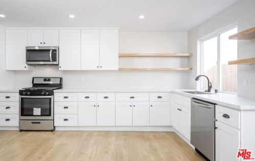 1650 Ona Cir, Simi Valley CA  93063-4540 exterior