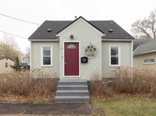 715 10th St, Saint Paul, MN 55112-6756