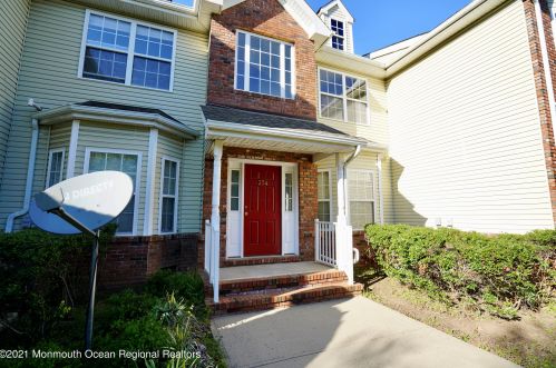 274 Pinelli Dr, Piscataway, NJ 08854-2262