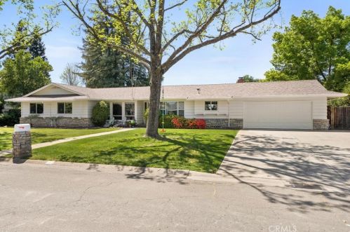 140 Estates Dr, Chico, CA 95928-7414