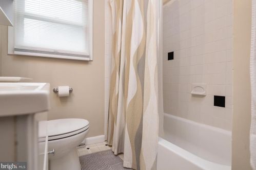 4935 Chestnut St, Shady Side MD 20764-9661 exterior