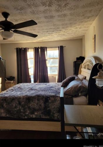 949 Pleasant Valley Rd, Wapping CT  06074-4240 exterior