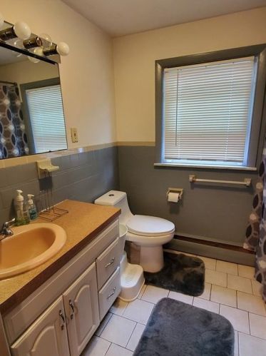 78 Burns St, Providence, RI 02904-1606