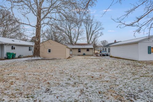 1043 Cross St, Sycamore IL  60178-2405 exterior