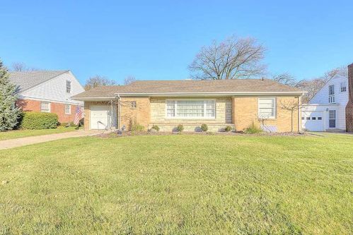 2412 Barrington Pl, Rockford, IL 61107-1830