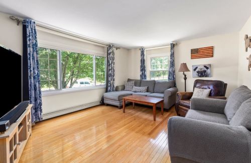 3 Jason Dr, Stratham, NH 03885-2112