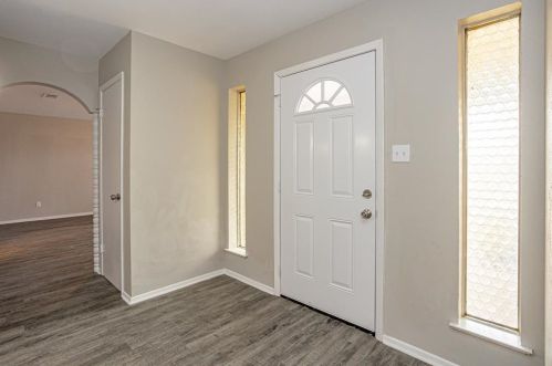 2009 Ming Dr, Fort Worth TX  76134-1827 exterior