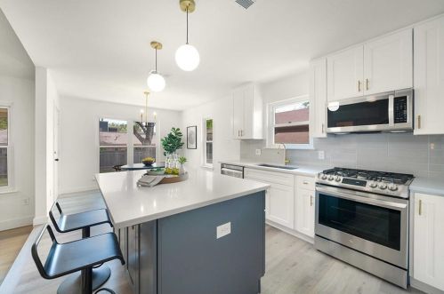 6307 Cannonleague Dr, Austin TX  78745-4916 exterior