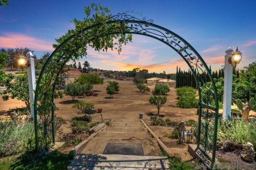 15324 Sleepy Creek Rd, El Cajon, CA 92021-6030