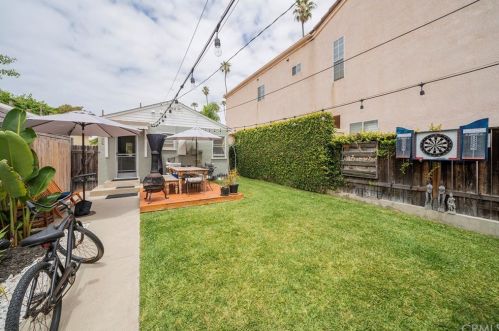 624 15th St, Huntington Beach CA  92648-4048 exterior