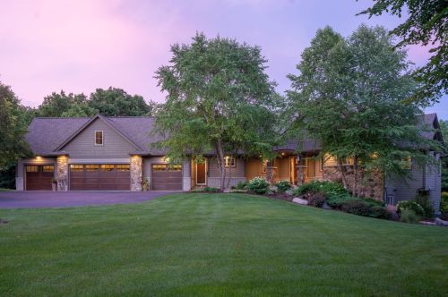 4 Trail Dr, Mankato, MN 56001-2631