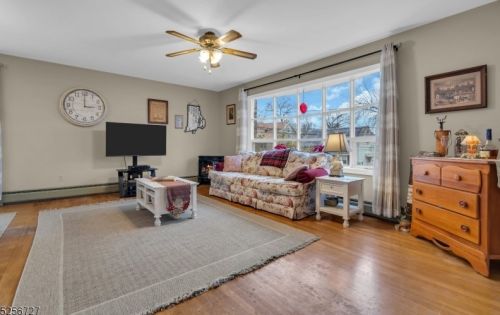 310 Angle Ave, Manville, NJ 08835-2318