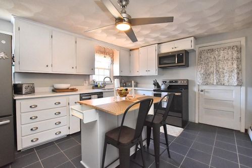 7 Englewood Rd, Coventry, RI 02816-5220