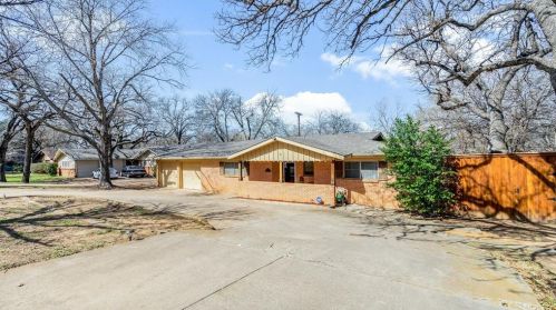 7013 Meadowbrook Dr, Fort Worth TX  76112-5343 exterior