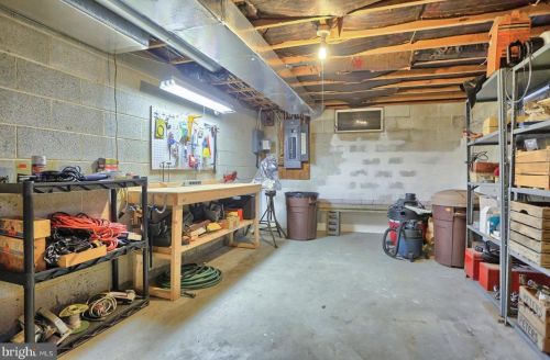 208 Garland Dr, Carlisle PA  17013-4271 exterior