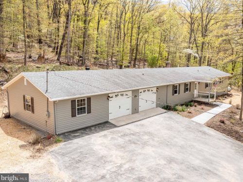 2324 Chestnut Hill Rd, Harpers Ferry WV  25425-5140 exterior