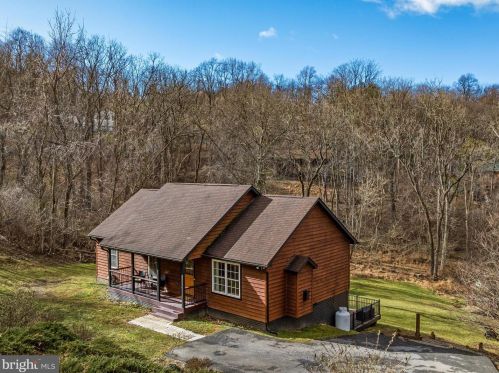 147 Northern Spy Dr, Linden, VA 22642-6208