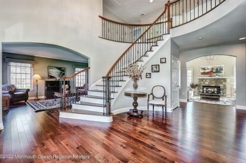 3 Sheffield Pl, Holmdel Village, NJ 07733-2816