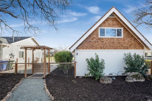 18775 Hidden Valley Rd, Middletown, CA 95467-8057