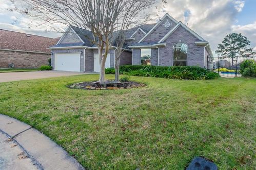 306 Elder Grove Dr, Pearland, TX 77584-7762