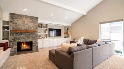 11401 Martha Ann Dr, Los Alamitos, CA 90720-3807