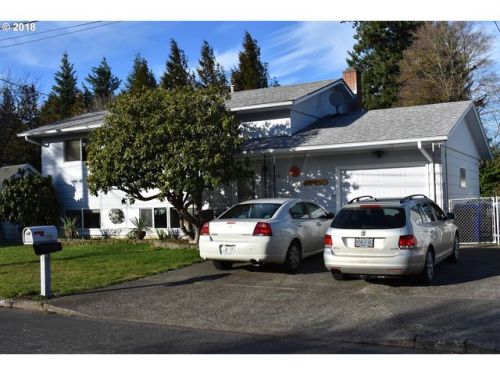 18345 Clinton St, Damascus, OR 97030