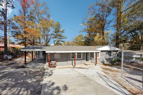 396 Thomas Dr, Forest Park, GA 30297-3258