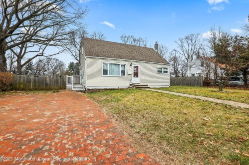 27 Pear St, Tinton Falls, NJ 07724-2650