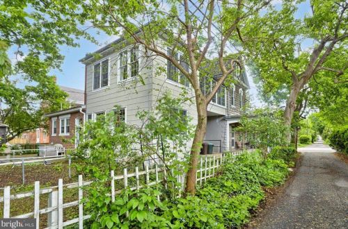 263 Walnut St, Carlisle PA  17013-3735 exterior