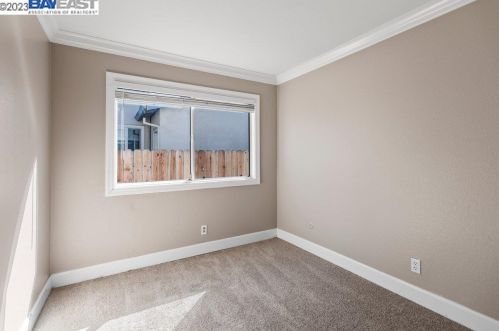 1347 Rusher St, Tracy, CA 95376-2333