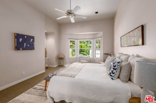 3552 Stone Canyon Ave, Van Nuys, CA 91403-4527
