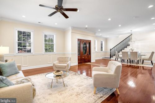 3228 Apex Cir, Falls Church, VA 22044-2634