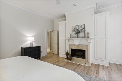 33 Habersham Cove Dr, Atlanta GA  30305-5402 exterior